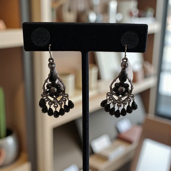 Vintage Style Chandelier Earrings-Black Faced Beads Silver Tone Filigree Dangle - Picture 1 of 2